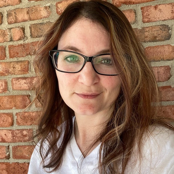 Meet your Posher, Ashley - Picture 1 of 1